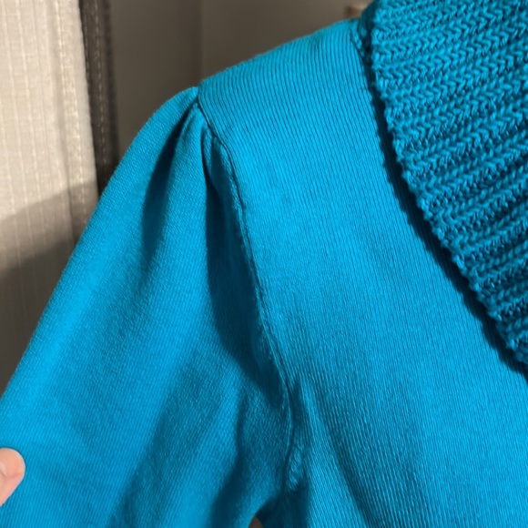 Beautiful top with belt in  turquoise color - Picture 4 of 6